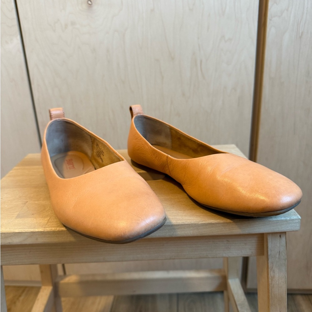 Born Becca flats